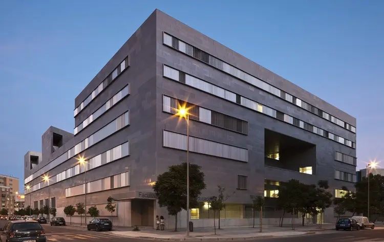ciencias de la educacion sevilla campus - Dónde se puede estudiar Magisterio en Andalucía