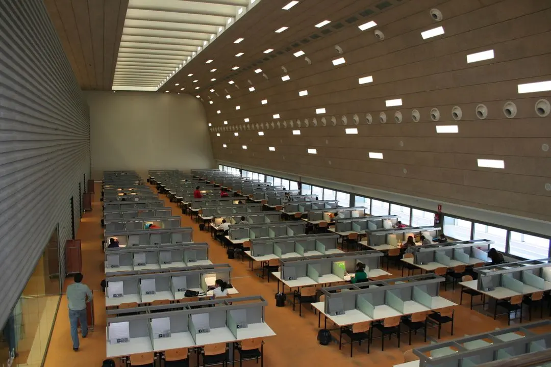 biblioteca del campus de vicálvaro - Que se estudia en la Universidad de Vicálvaro